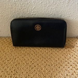 Black Tory Burch Robinson Long Zip Wallet